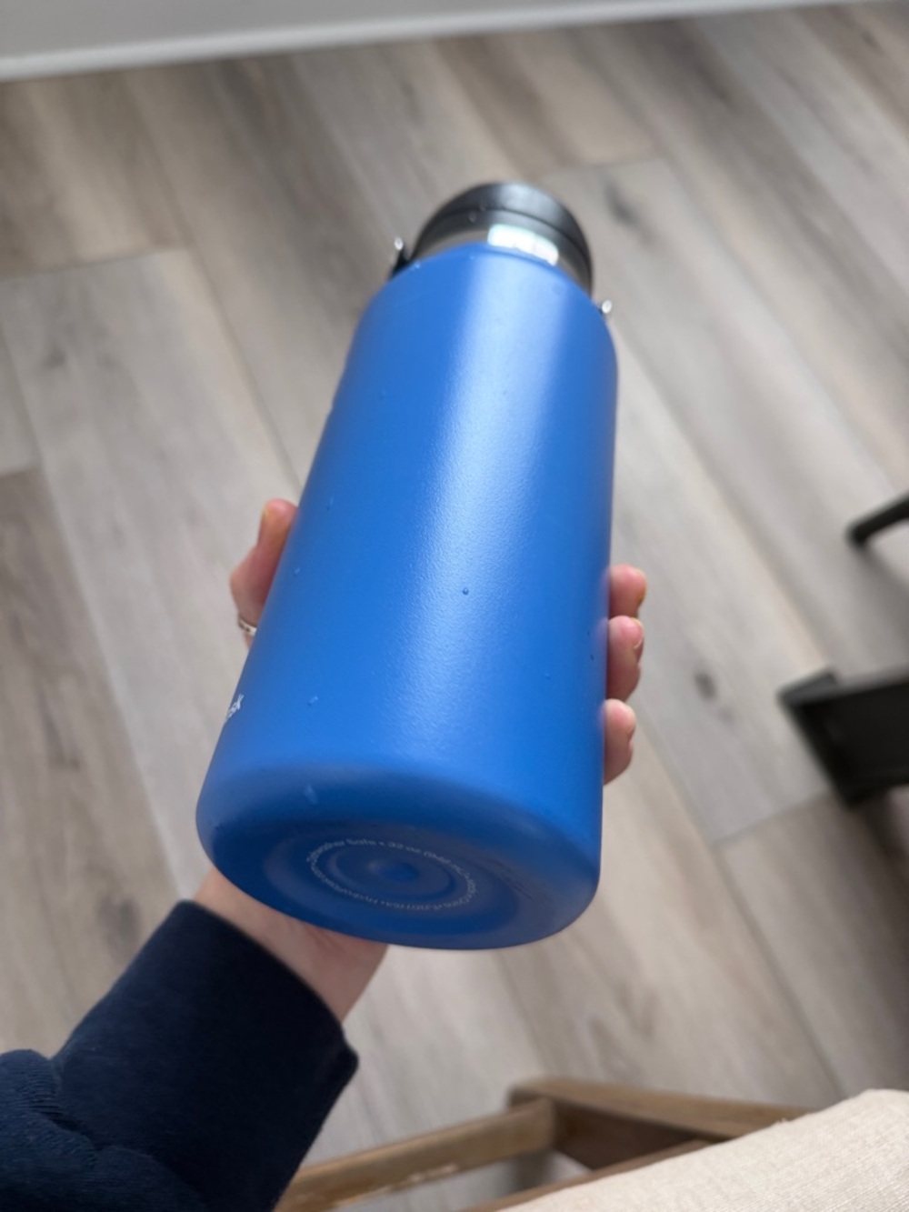 Hydro Flask Bright Blue Insulated Water Bottle with Carry straw lid - Picture 4 of 5